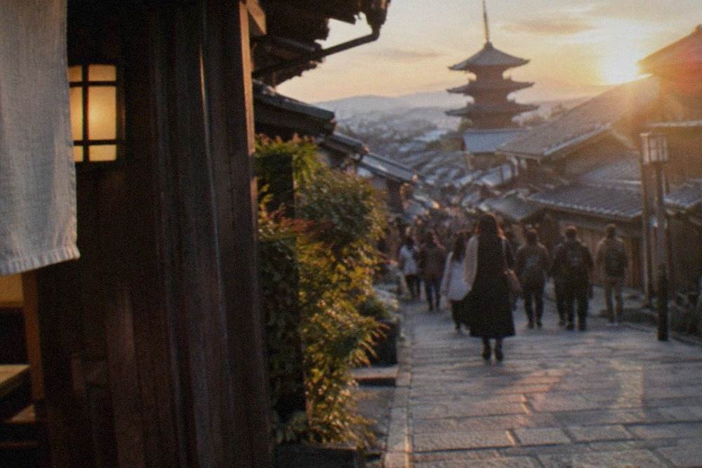 The wooden streets of Higashiyama rising toward Kiyomizu-dera at dusk
